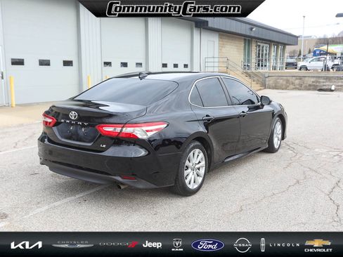 Used 2019 Toyota Camry LE image 7