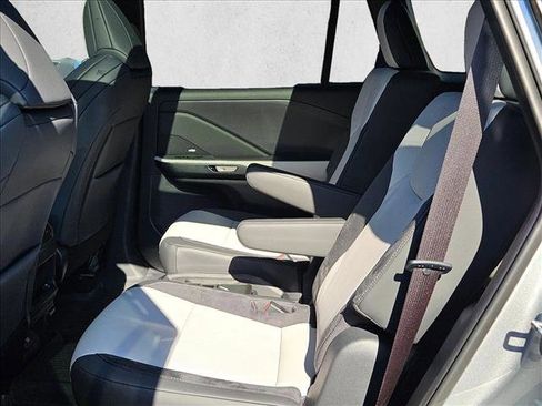 Used 2025 Lexus TX 500h AWD image 18