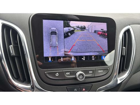 Used 2023 Chevrolet Equinox LT AWD/4WD image 17
