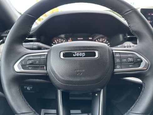 Used 2024 Jeep Compass Limited image 37