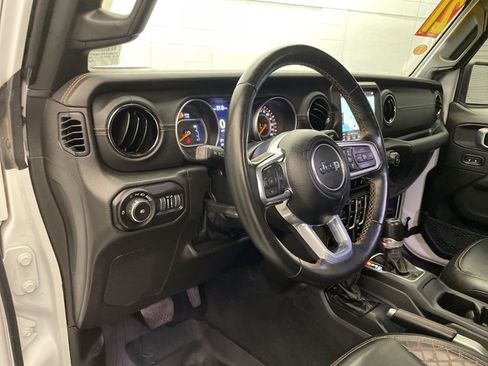 Used 2021 Jeep Wrangler Unlimited Sahara AWD/4WD image 19