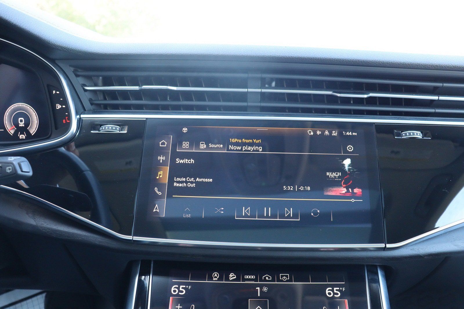 Used 2023 Audi Q8 Premium w/ Convenience Package AWD/4WD image 27