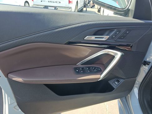 Used 2025 BMW X2 xDrive28i AWD/4WD image 3