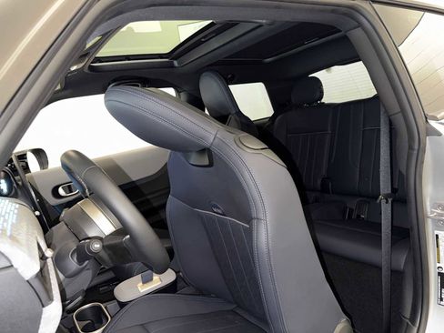 Certified 2025 MINI Cooper S image 18