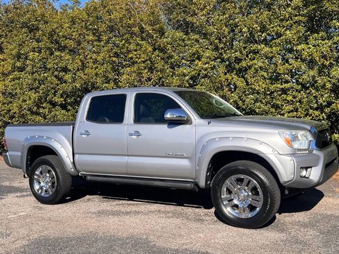 Used 2015 Toyota Tacoma PreRunner w/ Limited Package image 10