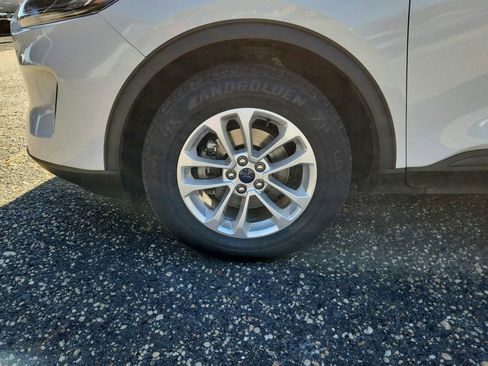 Used 2022 Ford Escape SE image 9