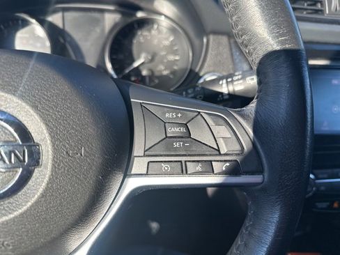 Used 2018 Nissan Rogue SV image 20