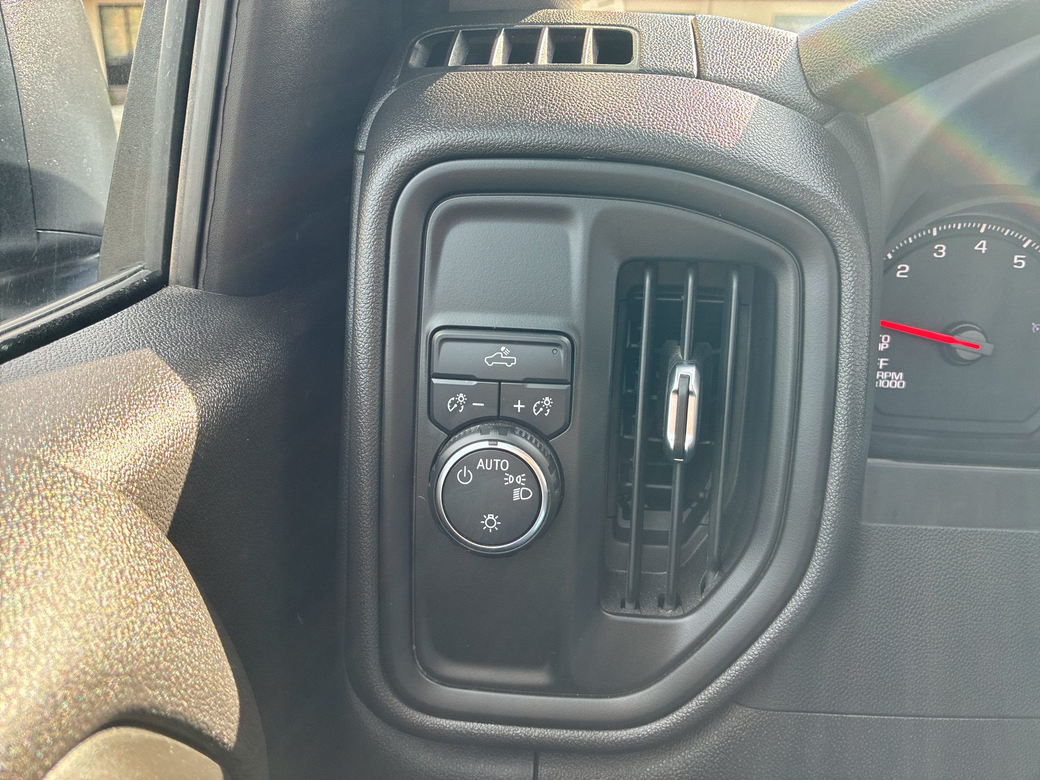 Used 2025 Chevrolet Silverado 1500 W/T RWD image 27