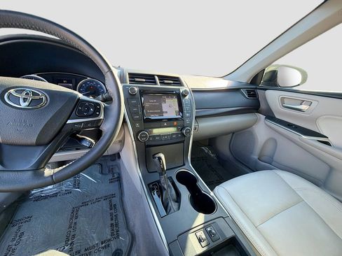 Used 2017 Toyota Camry XLE w/ Moonroof Package image 25