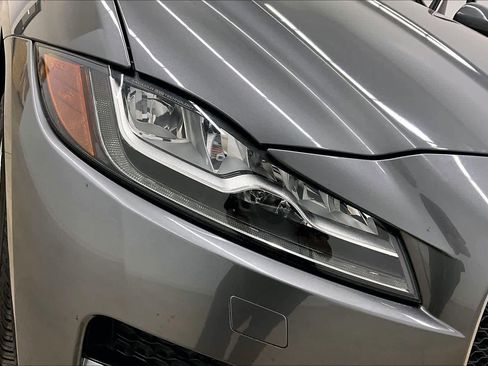 Used 2017 Jaguar F-PACE Prestige image 26