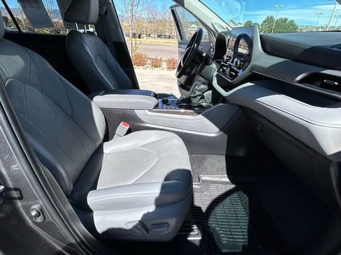 Used 2023 Toyota Highlander Platinum image 31