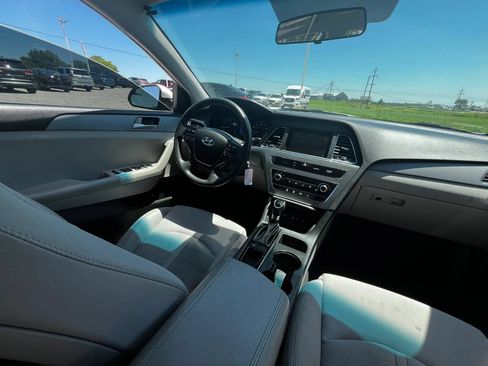 Used 2017 Hyundai Sonata SE w/ Cargo Package FWD image 12