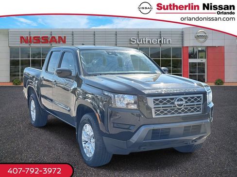 Used 2022 Nissan Frontier SV image 1