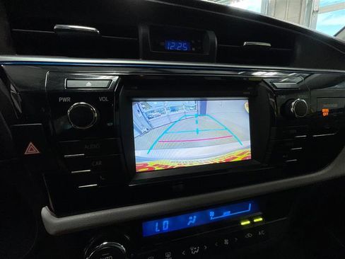 Used 2014 Toyota Corolla LE FWD image 18