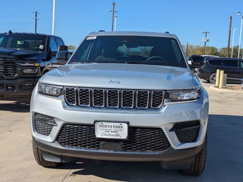 New 2025 Jeep Grand Cherokee Laredo X image 8