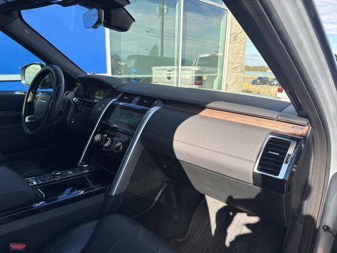 Used 2019 Land Rover Discovery HSE image 14