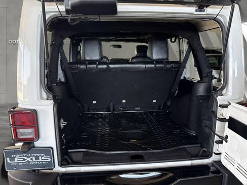 Used 2018 Jeep Wrangler Unlimited Sahara AWD/4WD image 22