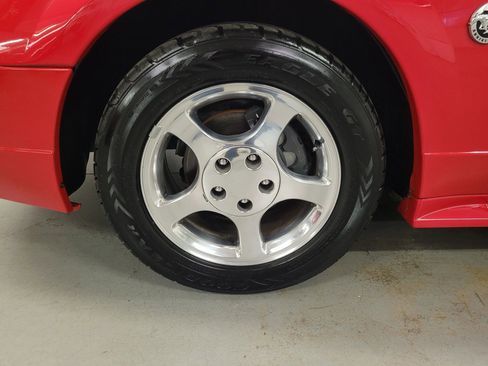 Used 2004 Ford Mustang Deluxe Convertible 2D image 25