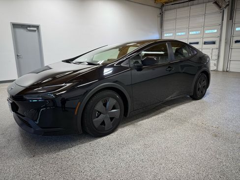 Used 2023 Toyota Prius LE image 8