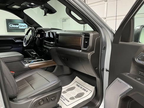 Used 2024 Chevrolet Silverado 1500 High Country w/ High Country Premium Package AWD/4WD image 58