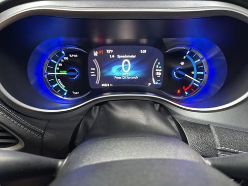 Used 2021 Chrysler Pacifica Touring-L w/ S Appearance Package FWD image 19