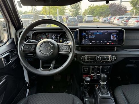 Used 2024 Jeep Wrangler Unlimited Rubicon 4xe AWD/4WD image 18