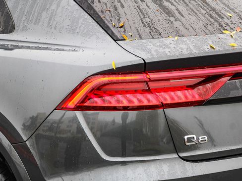 Used 2021 Audi Q8 Premium Plus w/ Premium Plus Package image 11