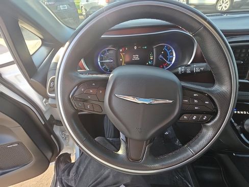 Certified 2020 Chrysler Pacifica Limited image 17