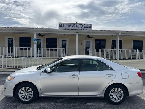 Used 2013 Toyota Camry LE FWD image 2