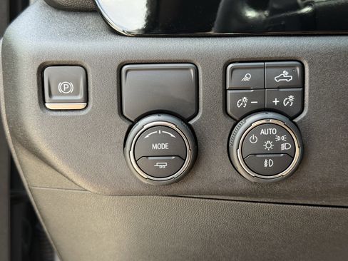 Used 2024 Chevrolet Silverado 1500 LTZ image 25