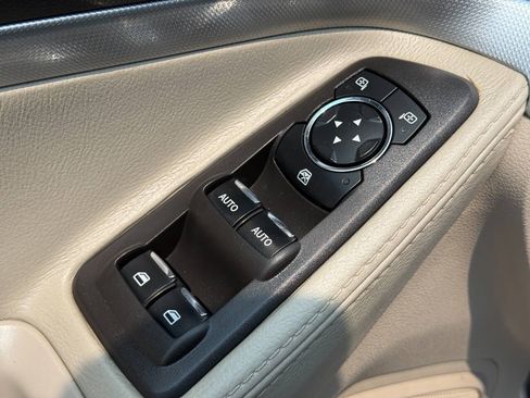 Used 2015 Ford Explorer XLT w/ Equipment Group 202B AWD/4WD image 12