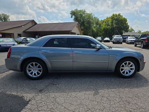 Used 2006 Chrysler 300 C w/ Navigation & Sound Group II image 21