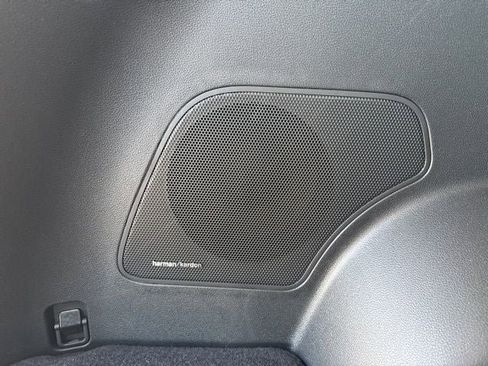 Used 2023 Hyundai Santa Fe SEL w/ Premium Package image 16