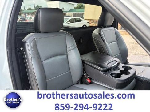 Used 2024 RAM 3500 Tradesman w/ Chrome Appearance Group AWD/4WD image 38