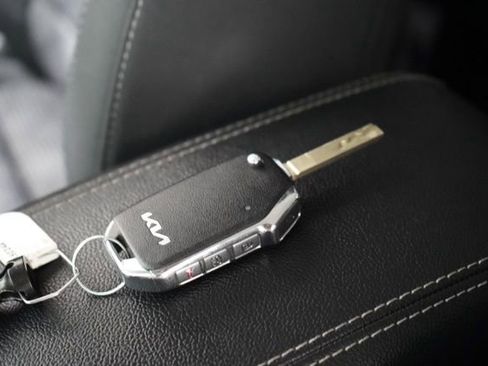 Used 2022 Kia Niro LX image 36