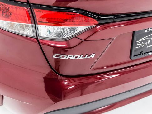 Used 2022 Toyota Corolla LE image 6