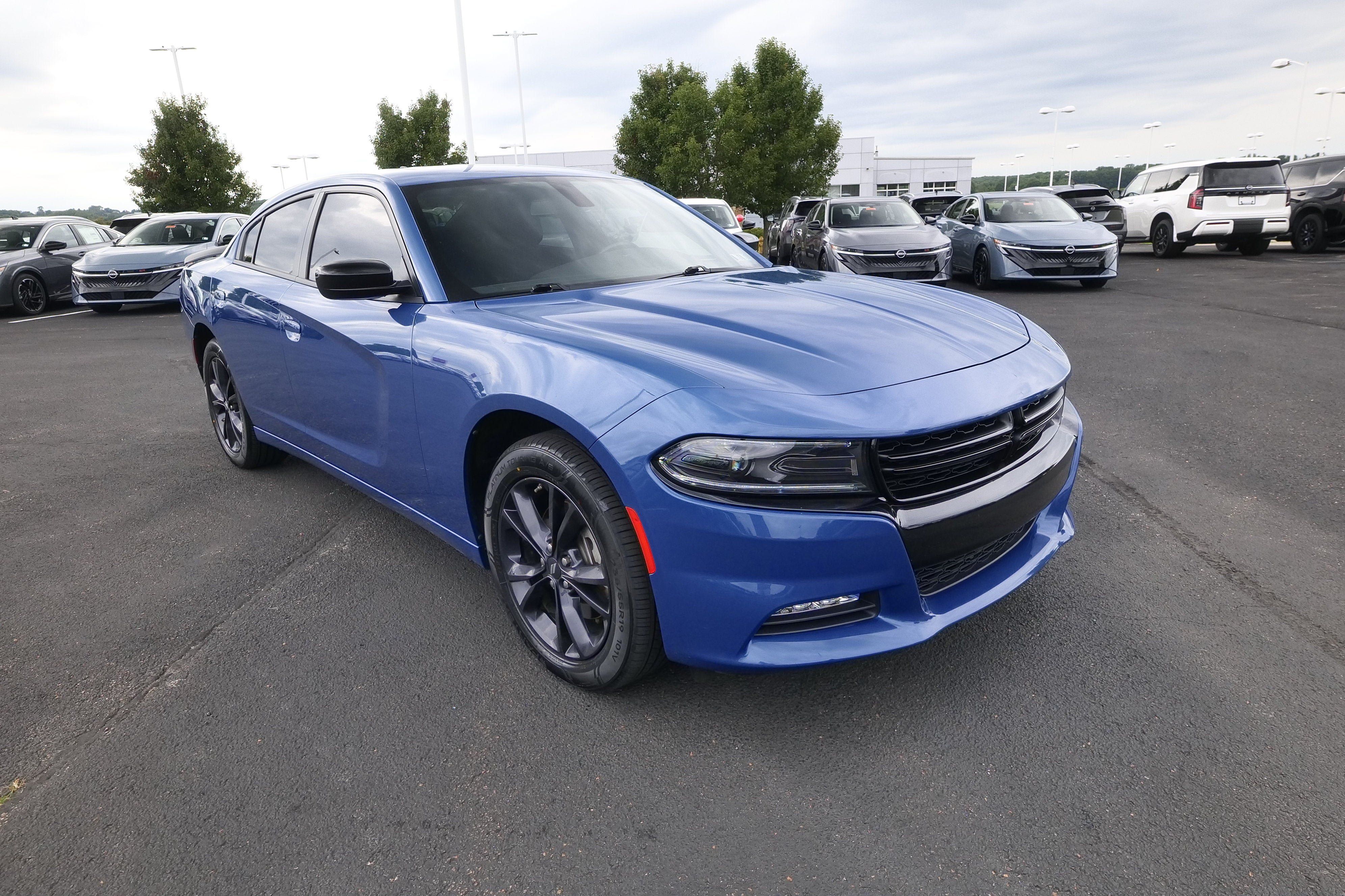 Used 2023 Dodge Charger SXT w/ Blacktop Package AWD/4WD image 2