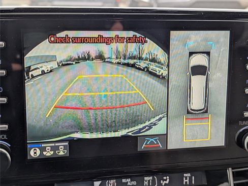 Used 2024 Toyota Sienna Platinum image 29