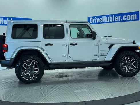 Used 2024 Jeep Wrangler Unlimited Sahara w/ Technology Group AWD/4WD image 8