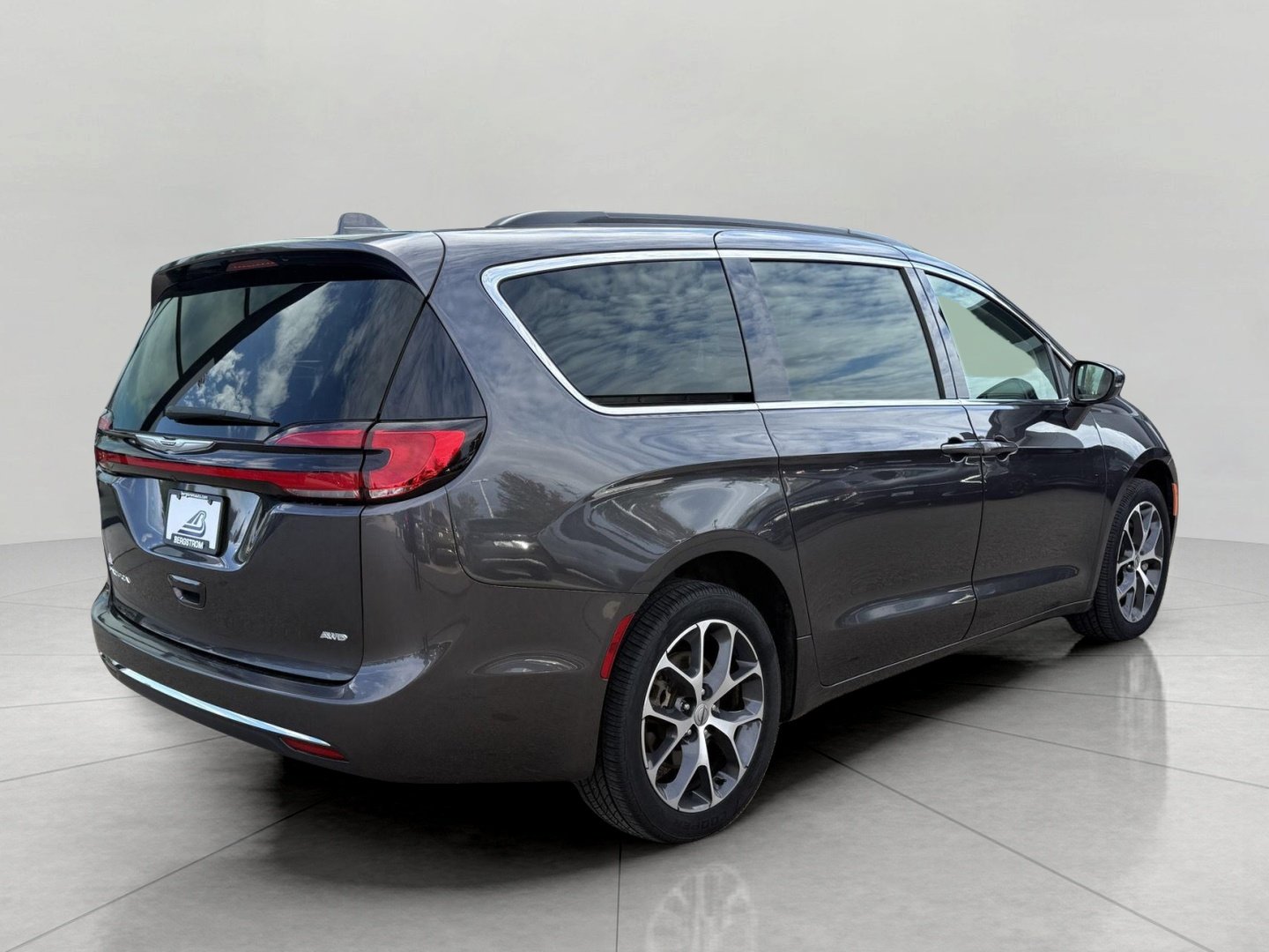 Used 2022 Chrysler Pacifica Touring-L AWD/4WD image 13