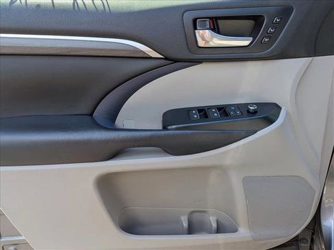 Used 2018 Toyota Highlander Limited FWD image 10