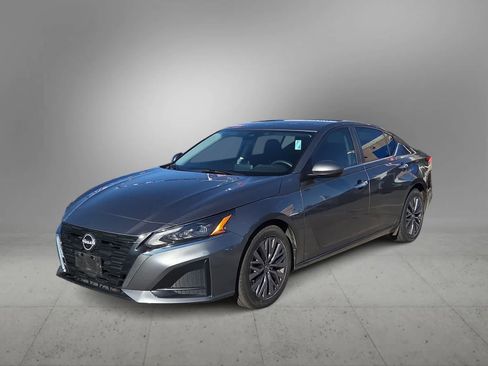 Used 2023 Nissan Altima 2.5 SV image 5