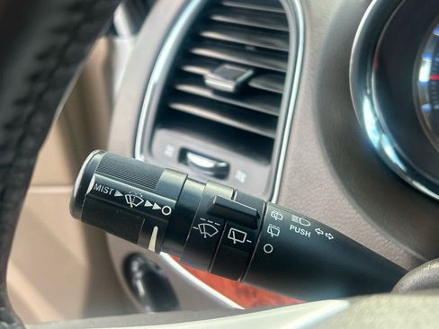 Used 2015 Chrysler Town & Country Touring w/ Driver Convenience Group image 25