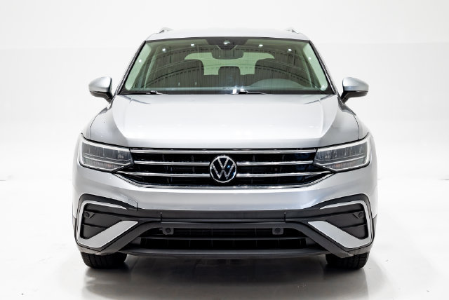 Used 2023 Volkswagen Tiguan SE FWD image 4