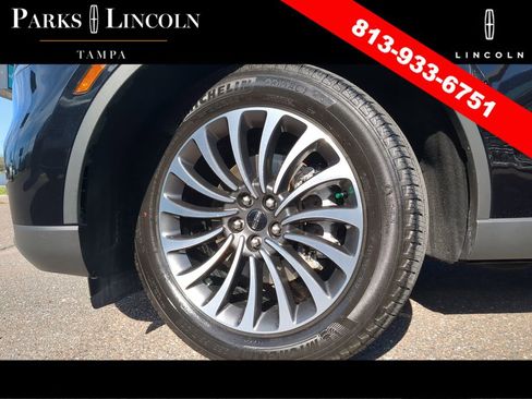 Used 2023 Lincoln Aviator Standard w/ Premium Package image 35