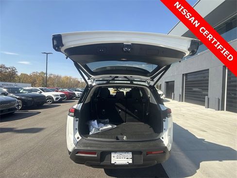 Certified 2025 Nissan Pathfinder SV image 23
