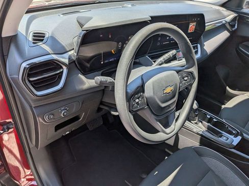 Used 2025 Chevrolet TrailBlazer LT AWD/4WD image 17