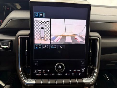 Used 2025 GMC Yukon Denali image 40