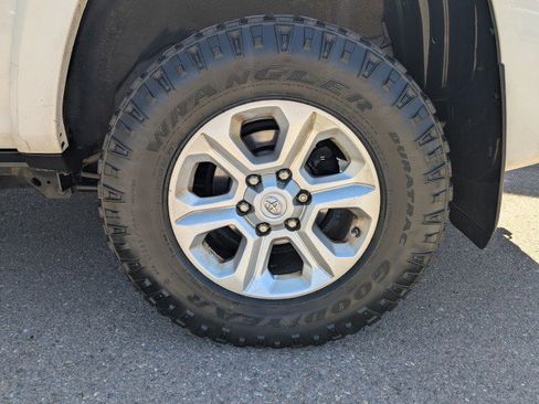 Used 2015 Toyota 4Runner SR5 AWD/4WD image 26
