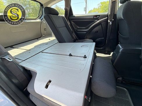 Used 2004 Toyota Matrix FWD image 19